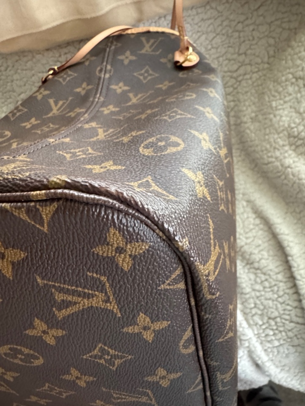 Louis Vuitton Monogram Canvas Tote MM with Pouch - Picture 10 of 15